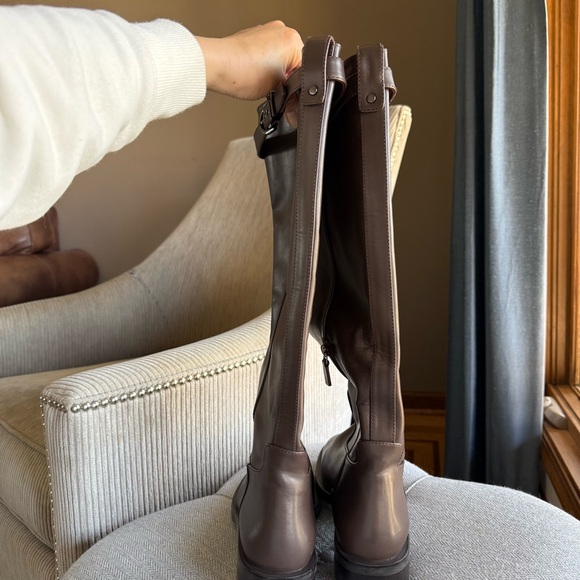 Stuart Weitzman Brown Leather Knee-High Boots - Picture 4 of 8